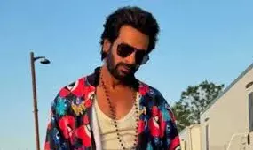 करणवीर मेहरा बने रोहित शेट्टी के शो के विनर, ट्रॉफी और कार के साथ मिले 20 लाख रुपये करणवीर मेहरा बने रोहित शेट्टी के शो के विनर, ट्रॉफी और कार के साथ मिले 20 लाख रुपये