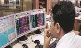 सेंसेक्स 500 अंक फिसला, निफ्टी 26050 से नीचे