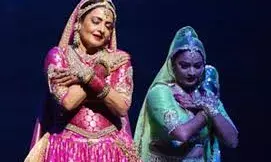 आज भी बॉलीवुड की शानदार डांसर हैं रेखा, आईफा ने लगाई मुहर! आज भी बॉलीवुड की शानदार डांसर हैं रेखा, आईफा ने लगाई मुहर!