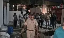 अजमेर में शॉर्ट सर्किट से कॉटन-जूट का गोदाम धधका, दस दमकलाें ने बुझाई आग