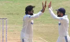 बुमराह अश्विन और जडेजा ने झटके 3.3 विकेट  बांग्लादेश 146 पर ढेर भारत को 95 रन का लक्ष्य