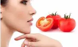 चेहरे पर नेचुरल ग्लो के लिए टमाटर का उपयोग कीजिये चेहरे पर नेचुरल ग्लो के लिए टमाटर का उपयोग कीजिये