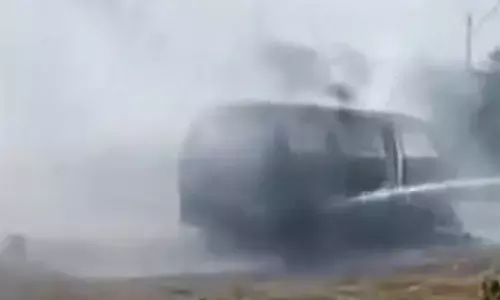 कार में लगी आग,जल कर राख