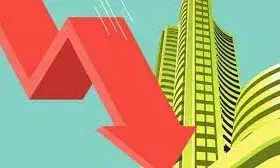 सेंसेक्स 400 अंक और गिरा, निफ्टी 25100 से नीचे आया