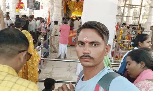 24 घंटे में 100 किलोमीटर की पैदल यात्रा कर भक्त पहुंचा माता रानी के दरबार में 24 घंटे में 100 किलोमीटर की पैदल यात्रा कर भक्त पहुंचा माता रानी के दरबार में