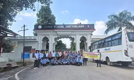 विद्यार्थियों ने सैनिक स्कूल का भ्रमण कर सीखे नवाचार