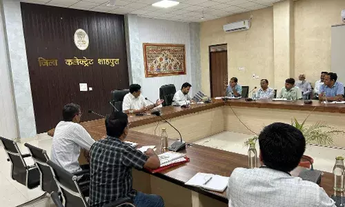 ज़िला कलेक्टर शेखावत की अध्यक्षता में साप्ताहिक समीक्षा बैठक संपन्न