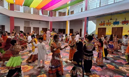आलोक सेन्ट्रल स्कूल में छात्र -छात्राओं ने किया गरबा डांडिया