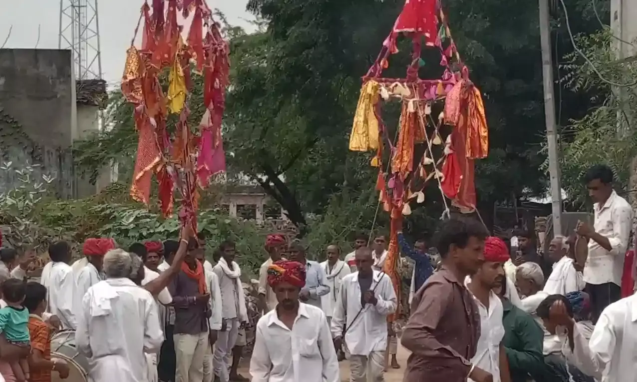 चौथ माता एवं बांसवाड़ा माता का निकला नेजा