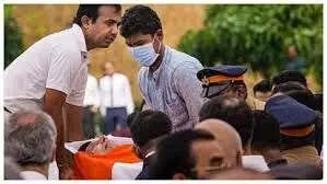 रतन टाटा को भारत रत्न देने की मांग, महाराष्ट्र सरकार ने की सिफारिश रतन टाटा को भारत रत्न देने की मांग, महाराष्ट्र सरकार ने की सिफारिश