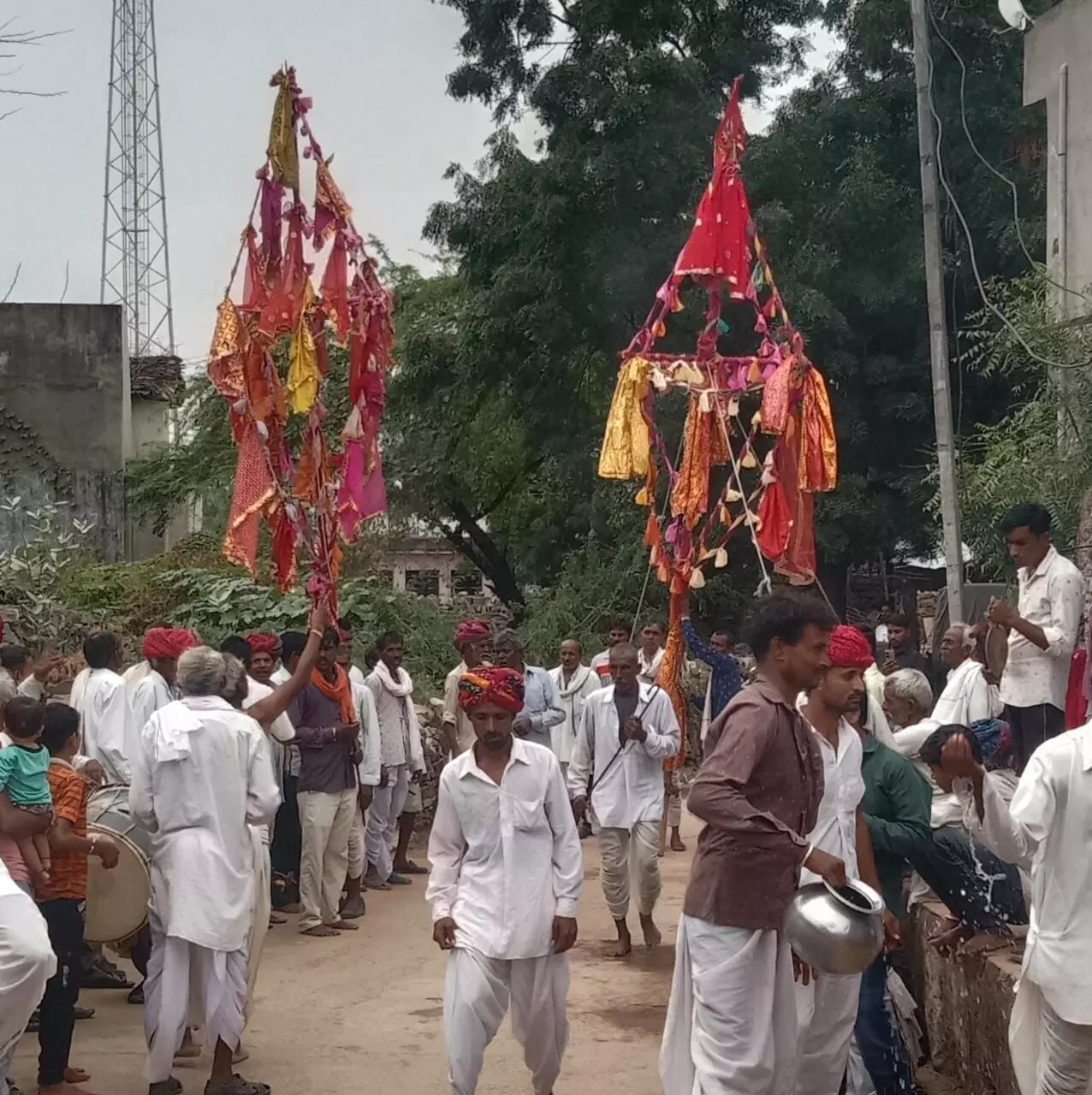 चौथ माता एवं बांसवाड़ा माता का निकला नेजा