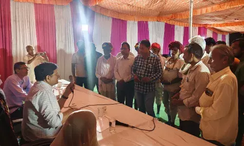 ज़िला कलेक्टर ने रात्रि चौपाल में सुनी जन समस्याएं, निस्तारण के दिए निर्देश