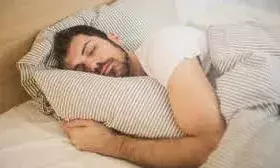 आपकी उम्र के मुताबिक कितने घंटे होनी चाहिए आपकी नींद, जानिए एक्सपर्ट्स क्या कहते हैं