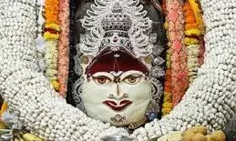 चेन्नई का मुकुट और मखाने की माला पहनकर भस्मआरती में सजे बाबा महाकाल, देवी स्वरूप में श्रृंगार