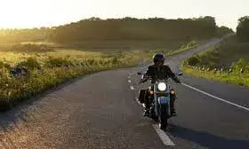 गाड़ी पर किन चीजों को लिखने से कट सकता है चालान? जरूर जान लें ये नियम