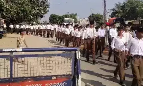 राष्ट्रीय स्वयंसेवक संघ ने पथ संचलन निकाला