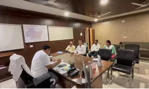 अधिकारी संवेदनशीलता के साथ लंबित प्रकरणों का करें समयबद्ध निस्तारण - अतिरिक्त जिला कलेक्टर