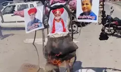 गंगापुर में व्यापारियों ने लगाया जाम,  नगर पालिका अध्यक्ष, विधायक व मुख्यमंत्री का फूंका पुतला