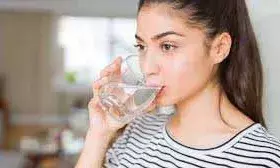 आप भी पीते हैं कम पानी, तो हो जाए सावधान हो सकती है ये गंभीर बीमारी