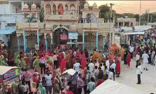 चारभुजा नाथ की शोभायात्रा में उमड़ा जन सैलाब