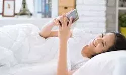 सुबह उठते ही फोन चलाने की है आदत, इसके ये 5 गंभीर नुकसान भी जान लें