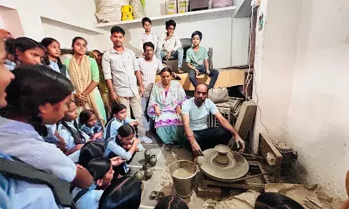 व्यावसायिक शिक्षा के लिए एक्सपोजर शिविर में स्कूली छात्राएं ने सीखी हस्तकलाएं