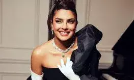 प्रियंका चोपड़ा की ज्वेलरी ने खींचा सभी का ध्यान, कीमत कर देगी हैरान प्रियंका चोपड़ा की ज्वेलरी ने खींचा सभी का ध्यान, कीमत कर देगी हैरान