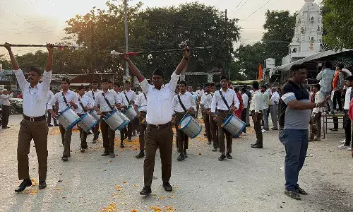 रायला में राष्ट्रीय स्वयंसेवक संघ ने निकाला पथ संचलन