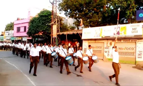 जहाजपुर में निकला आरएसएस का पथ संचलन, फूलों से हुआ स्वागत