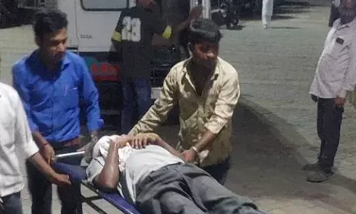 अचानक सियार सामने आने से मोटरसाइकिल सवार हुए दुर्घटनाग्रस्त