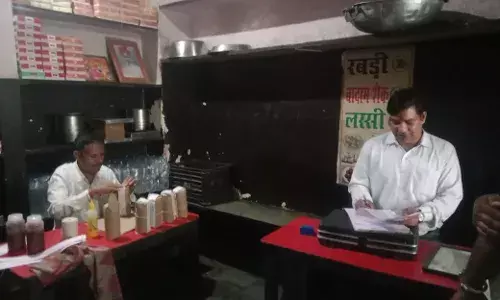 आमली बंगला से लिए गए खाद्य पदार्थों के नमूने आमली बंगला से लिए गए खाद्य पदार्थों के नमूने