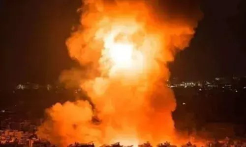 इजरायल ने ईरान के सैन्य ठिकानों को सीधा बनाया निशाना,तेहरान भी पलटवार की तैयारी में इजरायल ने ईरान के सैन्य ठिकानों को सीधा बनाया निशाना,तेहरान भी पलटवार की तैयारी में