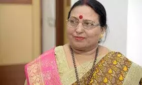 वेंटिलेटर पर लोक गायिका शारदा सिन्हा, हालत नाजुक वेंटिलेटर पर लोक गायिका शारदा सिन्हा, हालत नाजुक