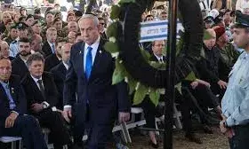 इजराइल में प्रदर्शनकारियों ने पीएम नेतन्याहू से कहा- आप पर शर्म आती है... इजराइल में प्रदर्शनकारियों ने पीएम नेतन्याहू से कहा- आप पर शर्म आती है...