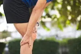 बदलता मौसम बढ़ा सकता है जोड़ों के दर्द की समस्या, दवाई से बेहतर करें घरेलू उपाय