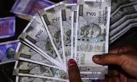 केंद्र सरकार ने पेंशनरों को दिया दिवाली तोहफा, मिलेगी डीआर की एक अतिरिक्त किस्त केंद्र सरकार ने पेंशनरों को दिया दिवाली तोहफा, मिलेगी डीआर की एक अतिरिक्त किस्त