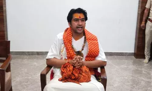 धनाढय व प्रभावशालियों द्वारा किये जाने वाले भेदभाव को मिटाना होगा, हम सभी समान है - पं.धीरेन्द्र शास्त्री धनाढय व प्रभावशालियों द्वारा किये जाने वाले भेदभाव को मिटाना होगा, हम सभी समान है - पं.धीरेन्द्र शास्त्री