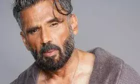 शूटिंग के दौरान सुनील शेट्टी को पसलियों में लगी चोट, अब कैसी है हालत? शूटिंग के दौरान सुनील शेट्टी को पसलियों में लगी चोट, अब कैसी है हालत?