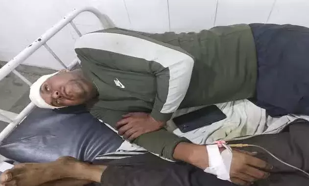 बच्चों की बीच की कहासुनी में बड़ों ने चलाए लाठी-डंडे, दो पक्षों के झगड़े में 6 लोग घायल बच्चों की बीच की कहासुनी में बड़ों ने चलाए लाठी-डंडे, दो पक्षों के झगड़े में 6 लोग घायल