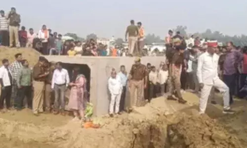 मिट्टी खोदने गए लोग हादसे का शिकार, 4 की मौत