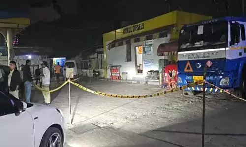 पेट्रोल पंप पर अंधाधुंध फायरिंग, कर्मचारी घायल