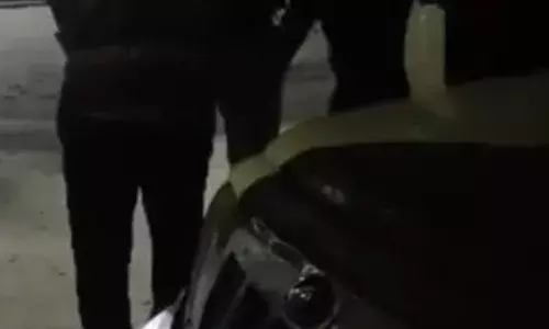 बजरी माफिया ने किया पथराव , गाड़ी के कांच टूटे पटवारी घायल