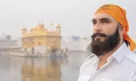 रणवीर सिंह और आदित्य धर अपनी फिल्म की अगली शेड्यूल शुरू करने से पहले आशीर्वाद लेने पहुंचे गोल्डन टेंपल