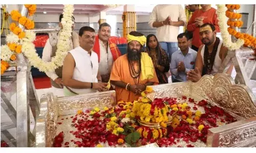 भगवान महाकाल को भक्त ने चढ़ाई 24 लाख रुपये की चांदी की पालकी भगवान महाकाल को भक्त ने चढ़ाई 24 लाख रुपये की चांदी की पालकी