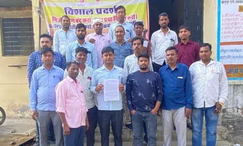 निजीकरण के विरोध सहित अनेक मांगों को लेकर विद्युत कर्मियों ने सौंपा ज्ञापन