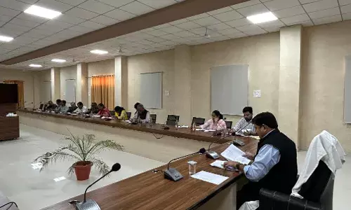 जिला कलक्टर शेखावत की अध्यक्षता में साप्ताहिक समीक्षा बैठक आयोजित