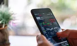 सेंसेक्स 700 अंक गिरा, निफ्टी 24100 से नीचे आया