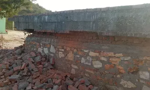 जहाजपुर में रोक के बावजूद मजार पर बने कमुनिटी हॉल को तोड़ने का आरोप