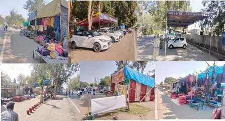 सड़क पर शो रूम, साहब इधर भी डालिए नजर ... सड़क पर शो रूम, साहब इधर भी डालिए नजर ...