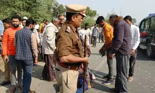 कार ने टेंपो में मारी टक्कर, पांच की मौत